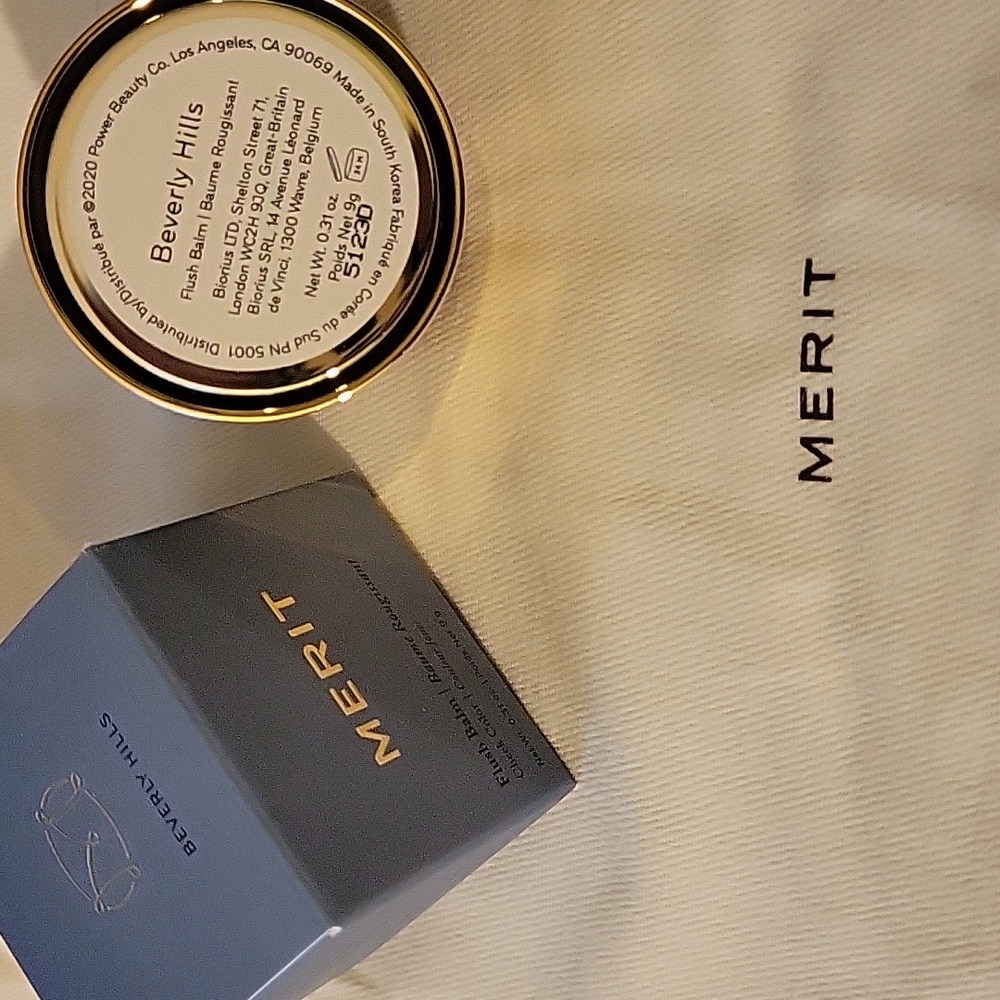 Merit Beauty Box Set - Picture 8 of 8